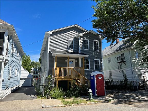 2nd image of 27 Moorefield St