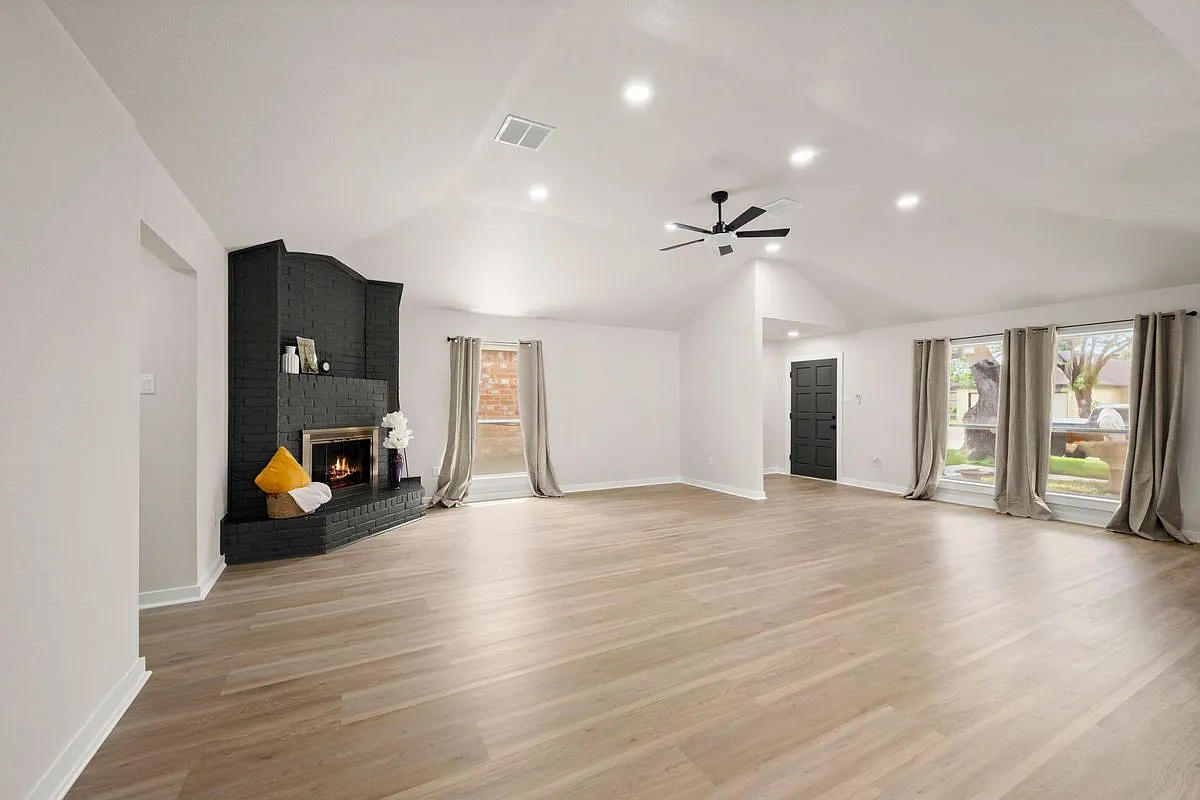 3 bed, 2.0 bath, 1856 sqft, $2,000 — Photo 3