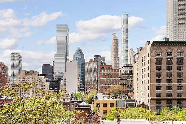 Sold by Compass | media 21