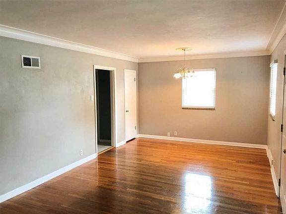 3rd image of 1055 Trelane Ave