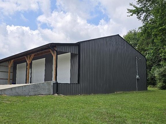 3rd image of 120 Bond Cir
