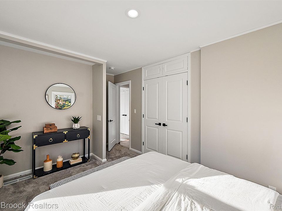 1257 Charrington Rd, photo 17