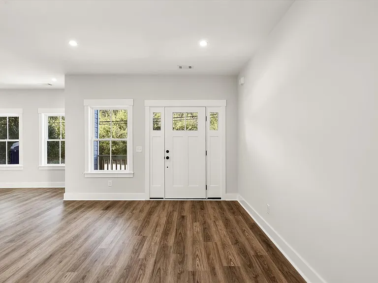 5406 Mildred St — Photo 3