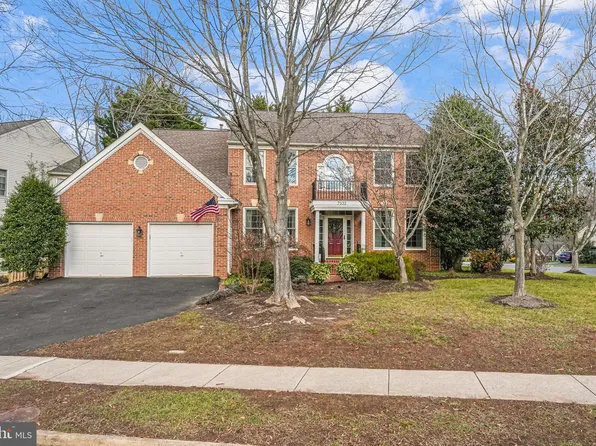 7933 Hollington Pl, Fairfax Station, VA 22039