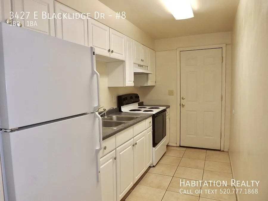 Building Photo - 3427 E Blacklidge Dr #8