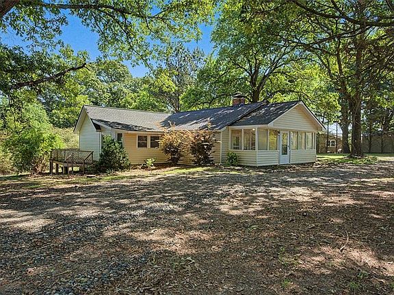 3rd image of 1055 Millertown Rd