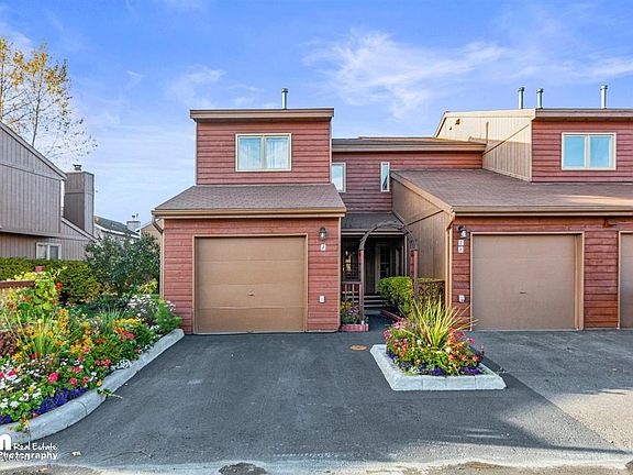 3rd image of 10242 Jamestown Dr #7J