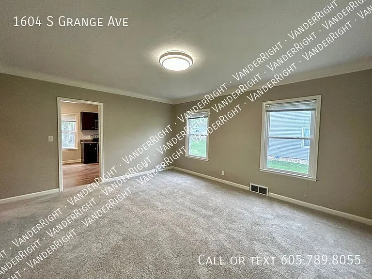 1604 S Grange Ave — Photo 29