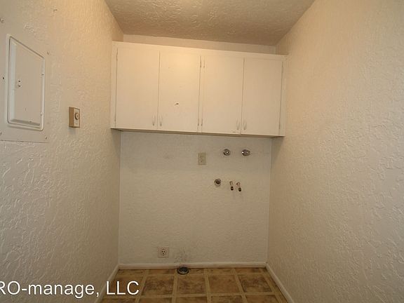 5th image of 185 S Emerson Ave