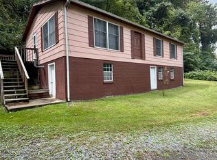 1742 Gatewood Rd, Fayetteville, WV 25840