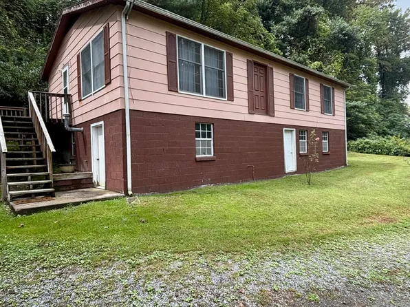 1742 Gatewood Rd, Fayetteville, WV 25840