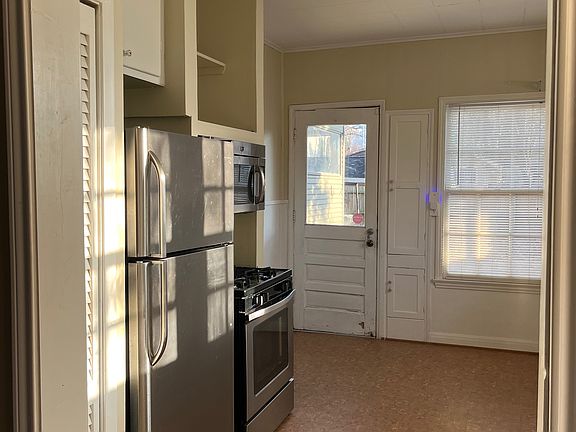 5th image of 4319 Blossom St