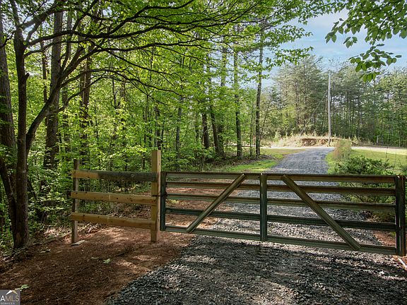 2nd image of 36 Mountain Top Rd