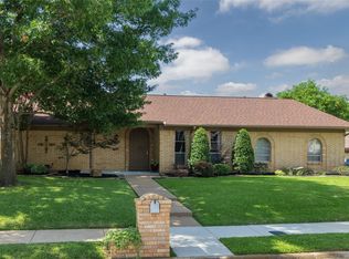 1710 Park Hill Dr, Arlington, TX 76012