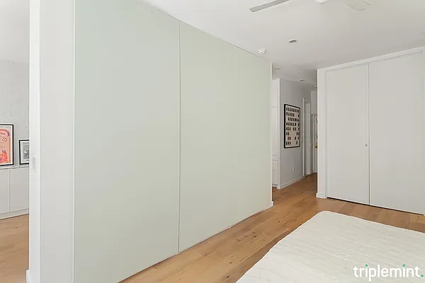 Sold by Triplemint | media 5