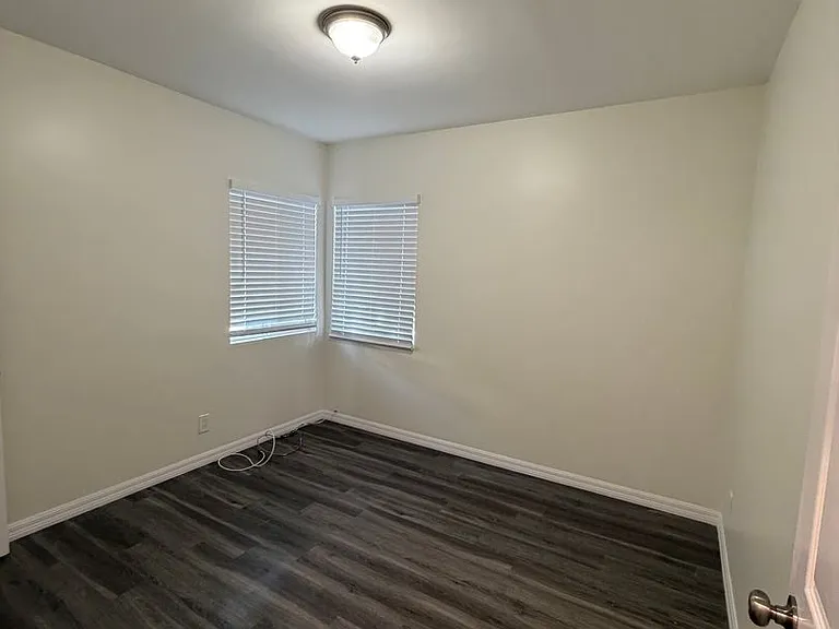 13729 Penn St — Photo 4
