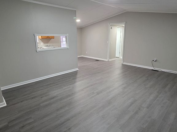 3rd image of 850 Sara Ln