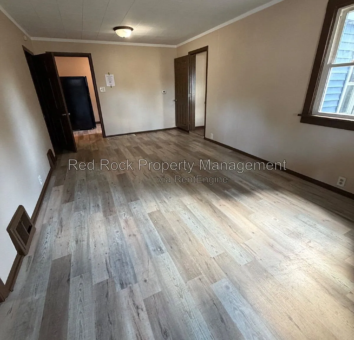 3 bed, 1.5 bath, 920 sqft, $1,525 — Photo 3