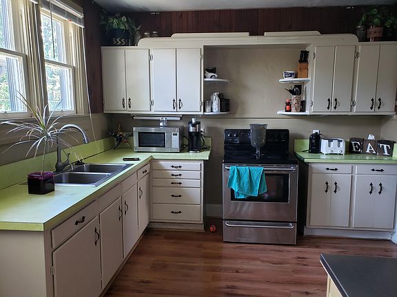 5th image of 543 Eastern Ave