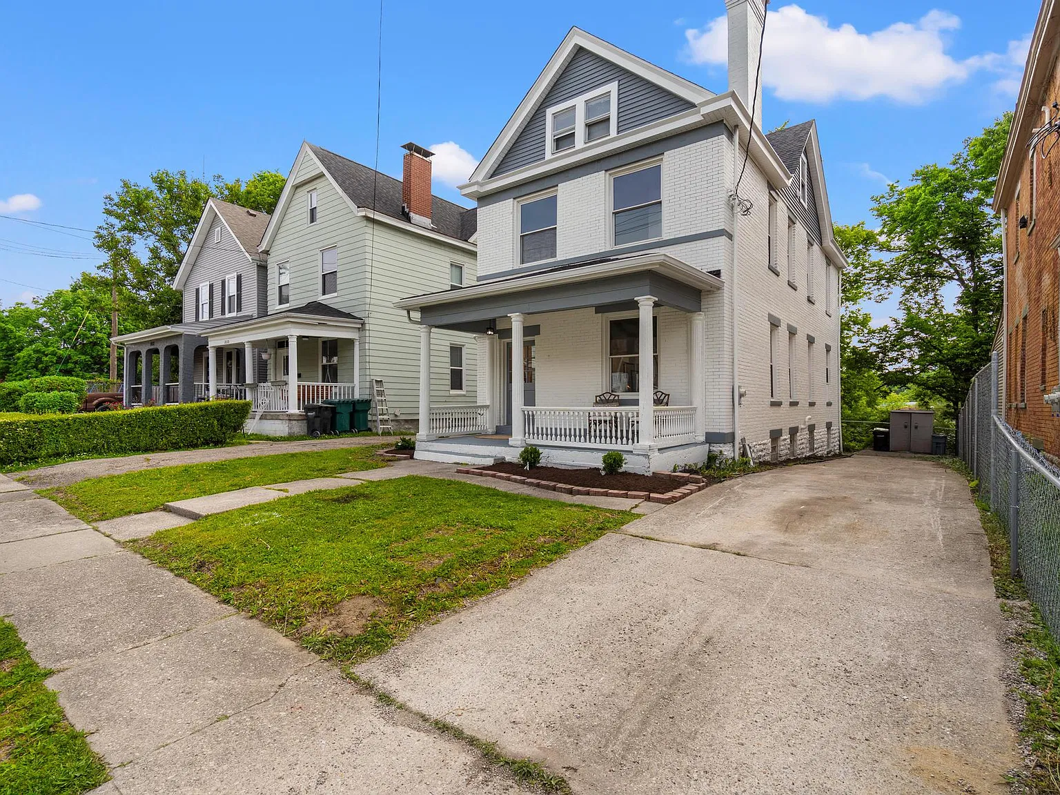 5 bed, 1974 sqft, $3,200 — Photo 2