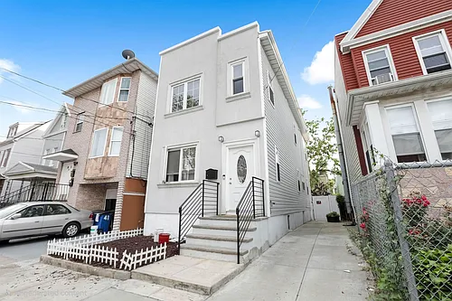 43 Stegman St Photo 1