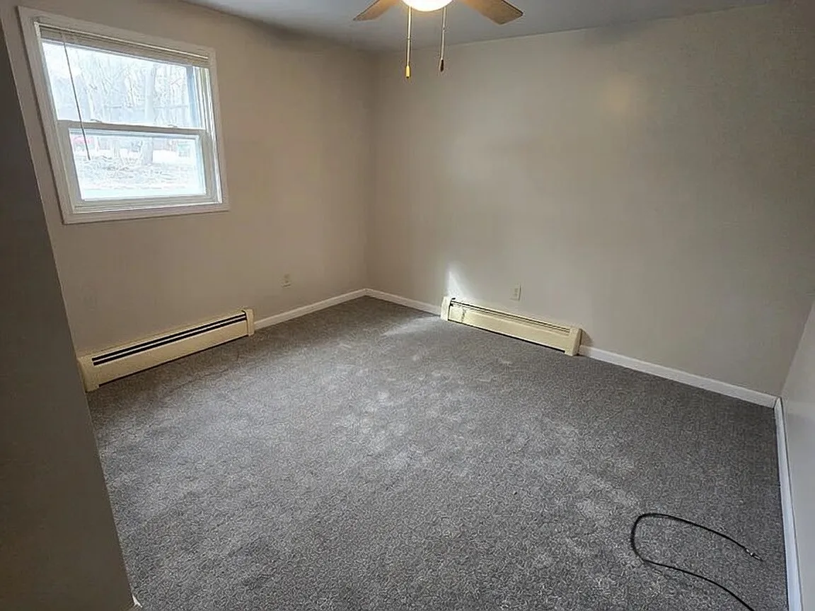 2 bed, 975 sqft, $1,100 — Photo 4