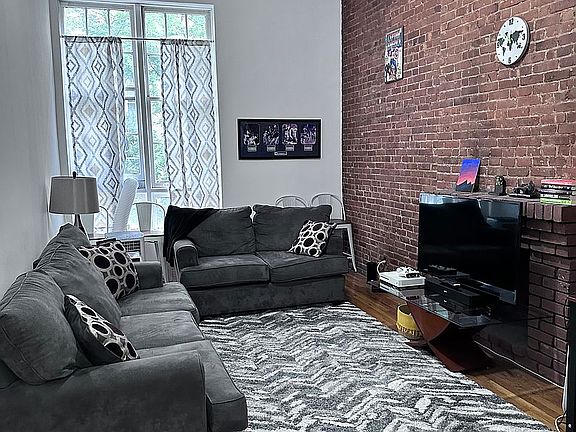 3rd image of 23 W 82nd St APT 2B