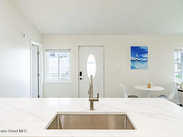 115 Riverside Dr — Photo 5