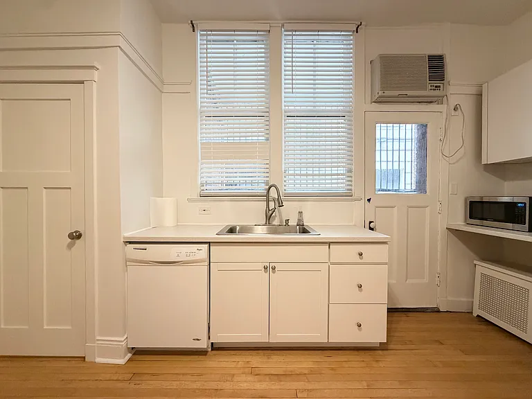 415 W Surf St #1A — Photo 27