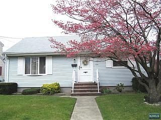 2nd image of 123 Garibaldi Ave