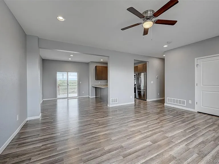 589 S 3rd Ave — Photo 10