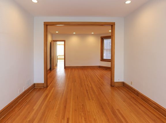 4th image of 3541 N Claremont Ave #1