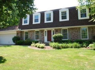 708 Tanager Ln, Geneva, IL 60134