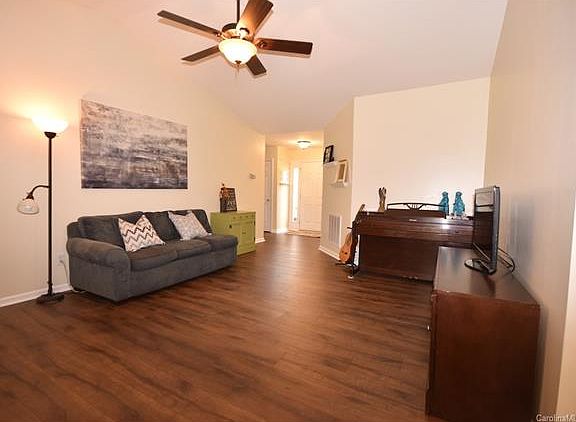 5th image of 1404 Juniper Hills Ln
