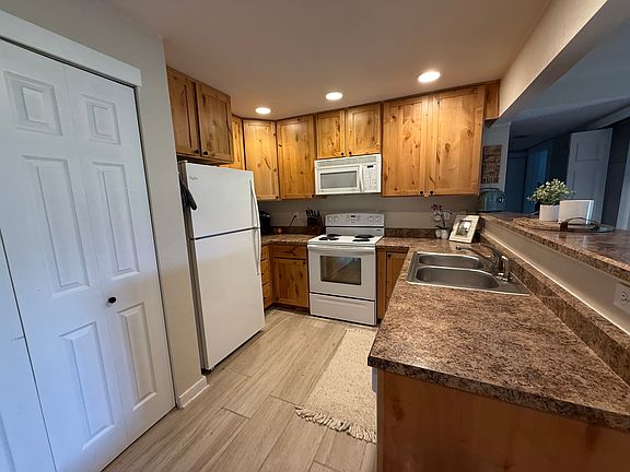 3rd image of 158 Tall Pine Cir