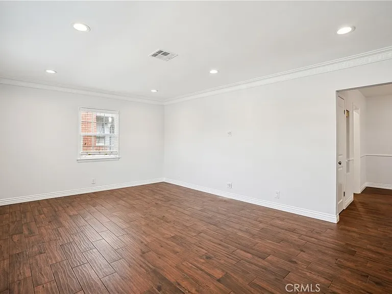 3816 S Victoria Ave — Photo 7