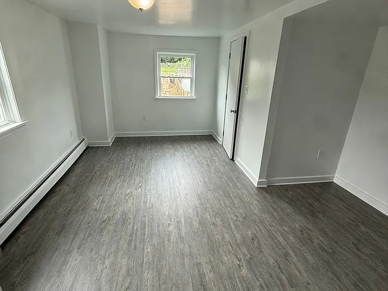 64 S Front St — Photo 29
