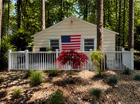10 E Way Path, Calverton, NY 11933