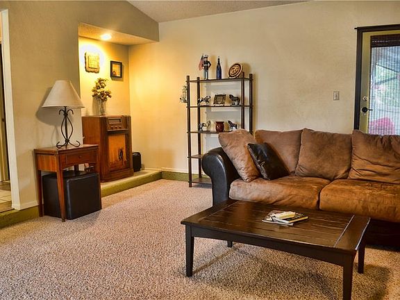 4th image of 2207 Stonebrook Dr