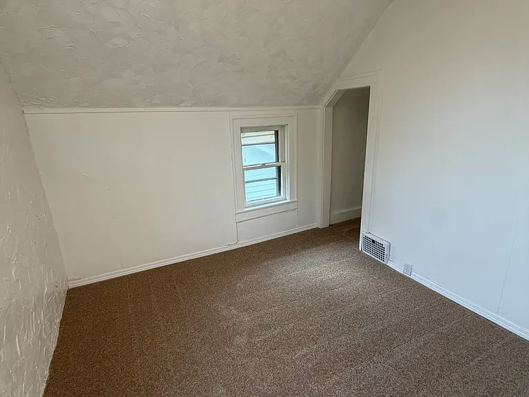 669 McKinley Ave — Photo 6