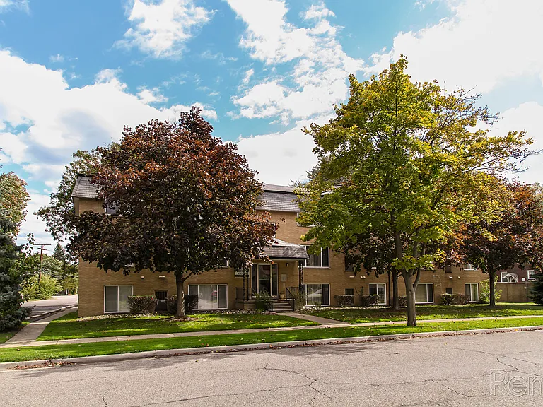 Fernwood Apartments — Photo 10