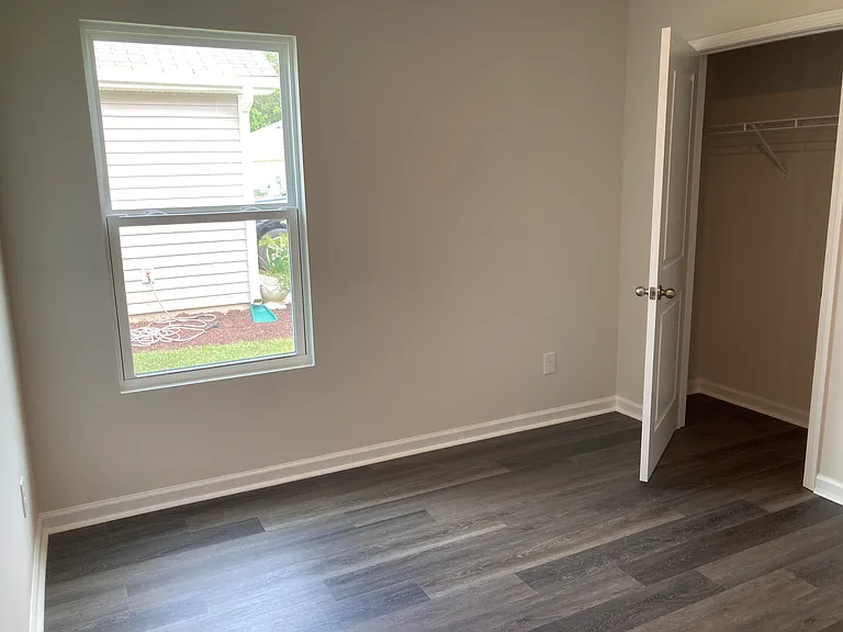 129 Kings Acre Ct — Photo 8
