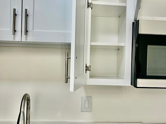 3rd image of 393 Waldo Ave #8