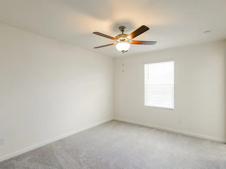 195 Snowdrop Ave — Photo 12