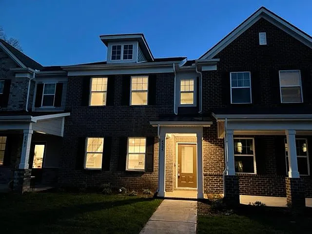 3 bed, 2.5 bath, 1691 sqft, $2,095 — Photo 3