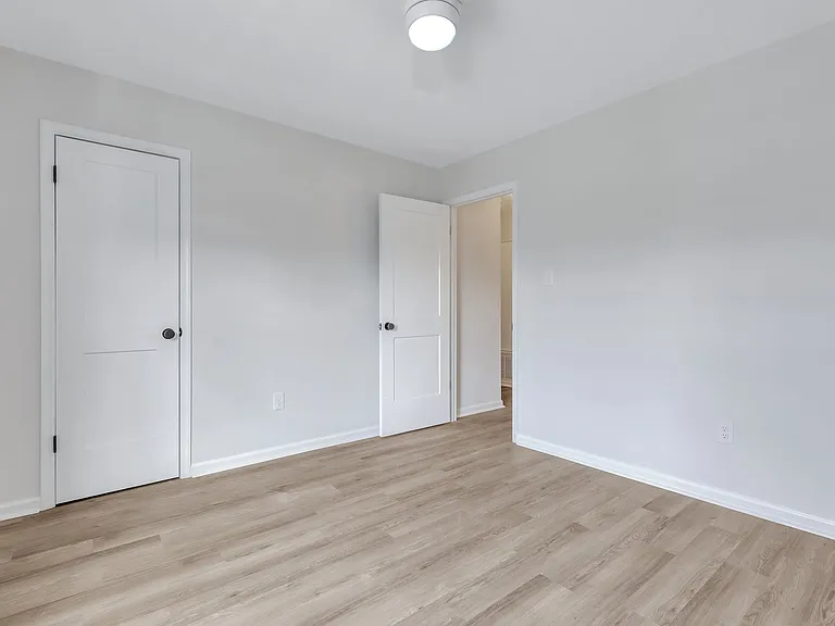 232 Stephenson Ave #4D — Photo 6