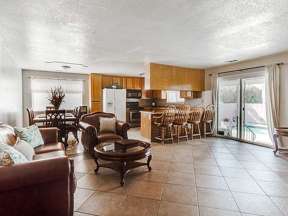 4th image of 15301 Cambridge Dr