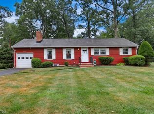 21 Woodfield Dr, Whippany, NJ 07981
