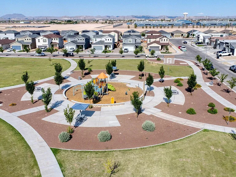 3921 Desert Dunes Dr — Photo 46