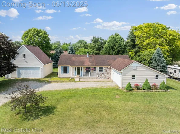 8907 McColl Side Rd, Brighton, MI 48116